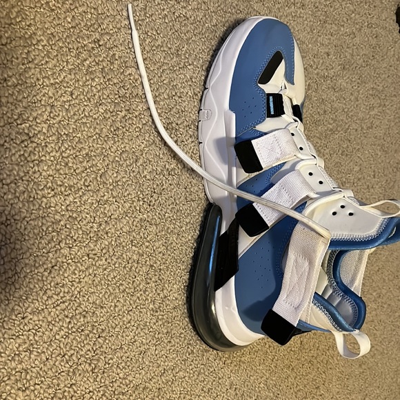 Been worn 3x but a solid and comfortable shoe - Picture 4 of 5